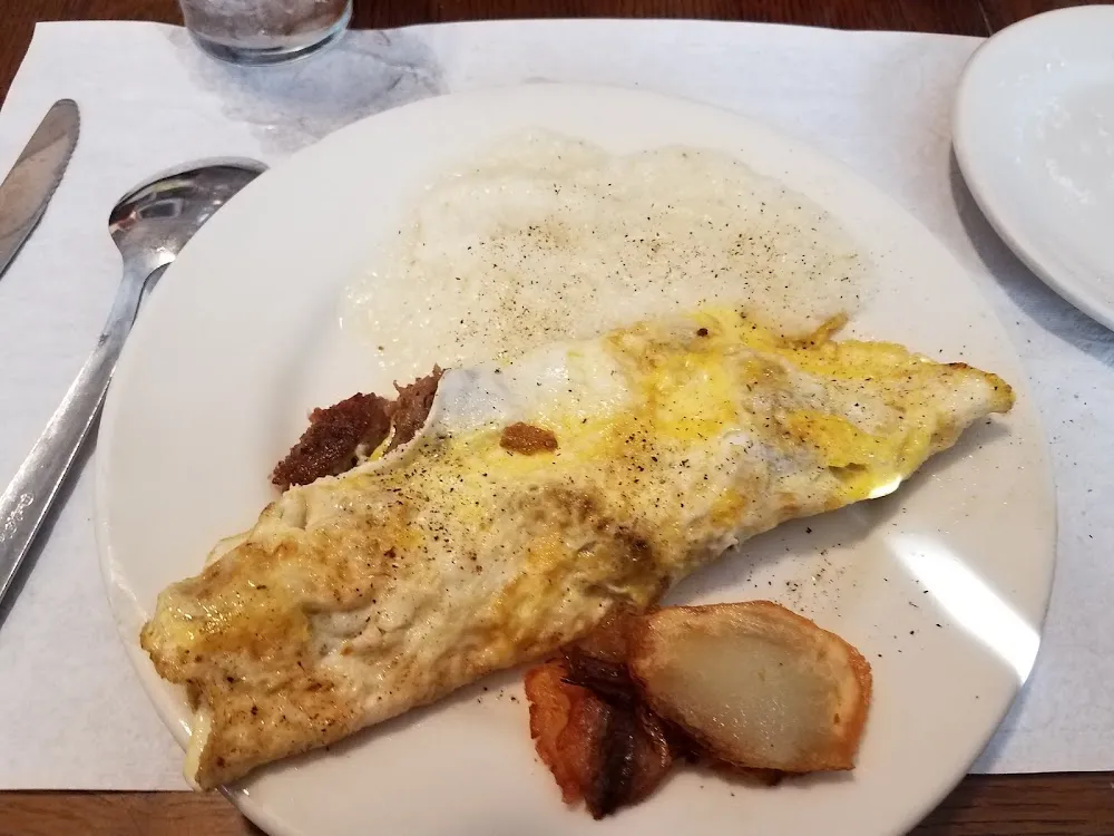 Omelette with Grits